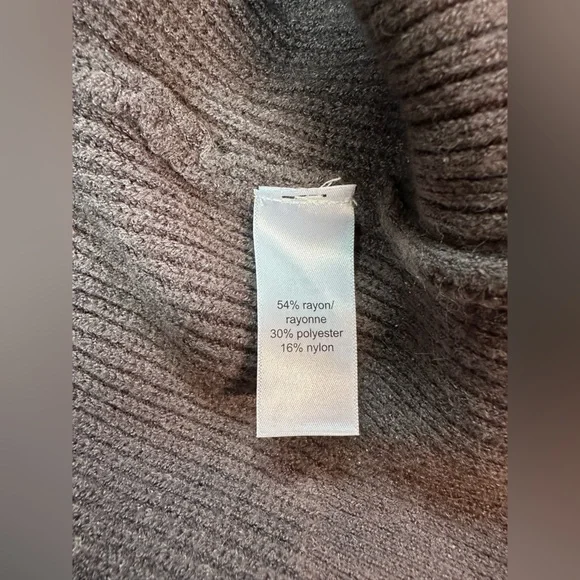 Maurices Light Purple Distressed Cold Shoulder Sweater Women’s 1X - Picture 7 of 8